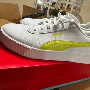 White and lime green puma women